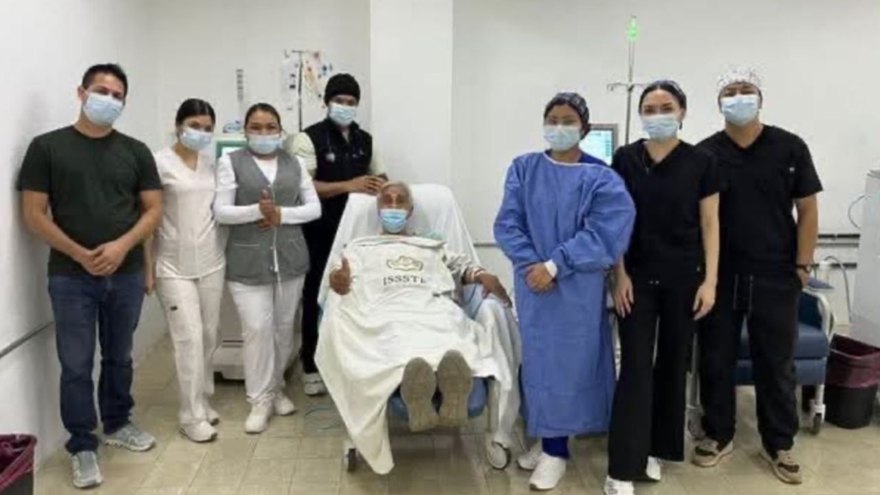 Clínica del Issste en Navojoa realiza primer servicio de hemodiálisis; don Víctor es el primero en recibirlo
