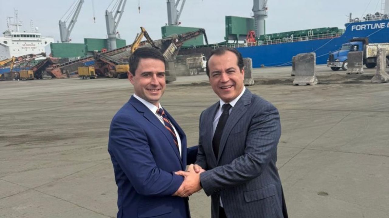 Fortalecen estrategia comercial: El subsecretario de Comercio Exterior visita el Puerto de Guaymas para conocer avances