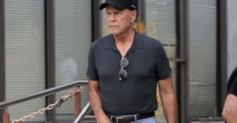 el actor vive con anosognosia, una condición neurológica que puede impedir que una persona reconozca su enfermedad