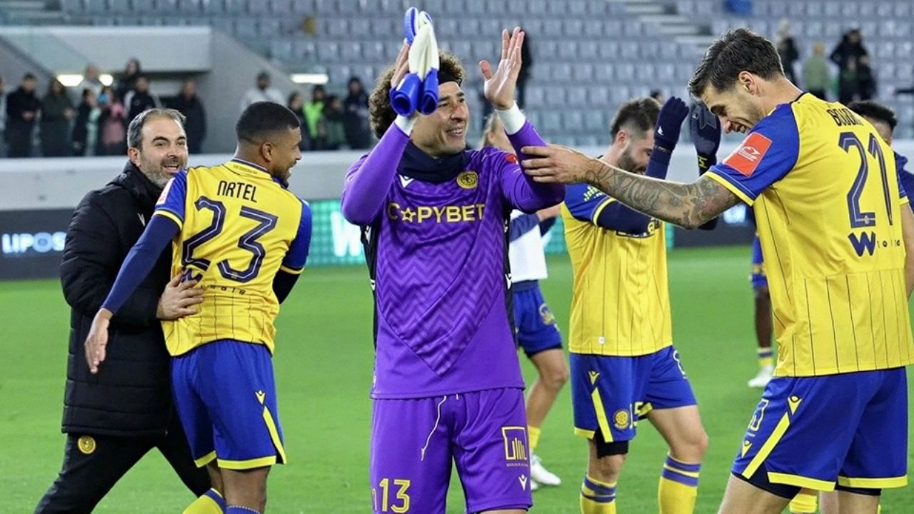 ‘Memo’ Ochoa sigue imparable; AEL Limassol triunfa y clasifica a las semifinales en la Copa de Chipre