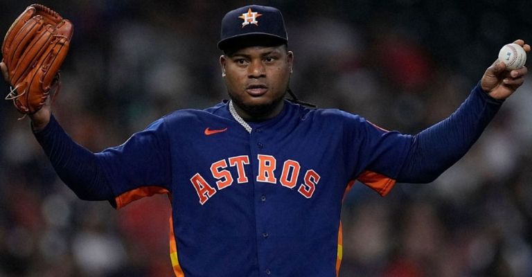 Valdez no ha estado exento de polémicas