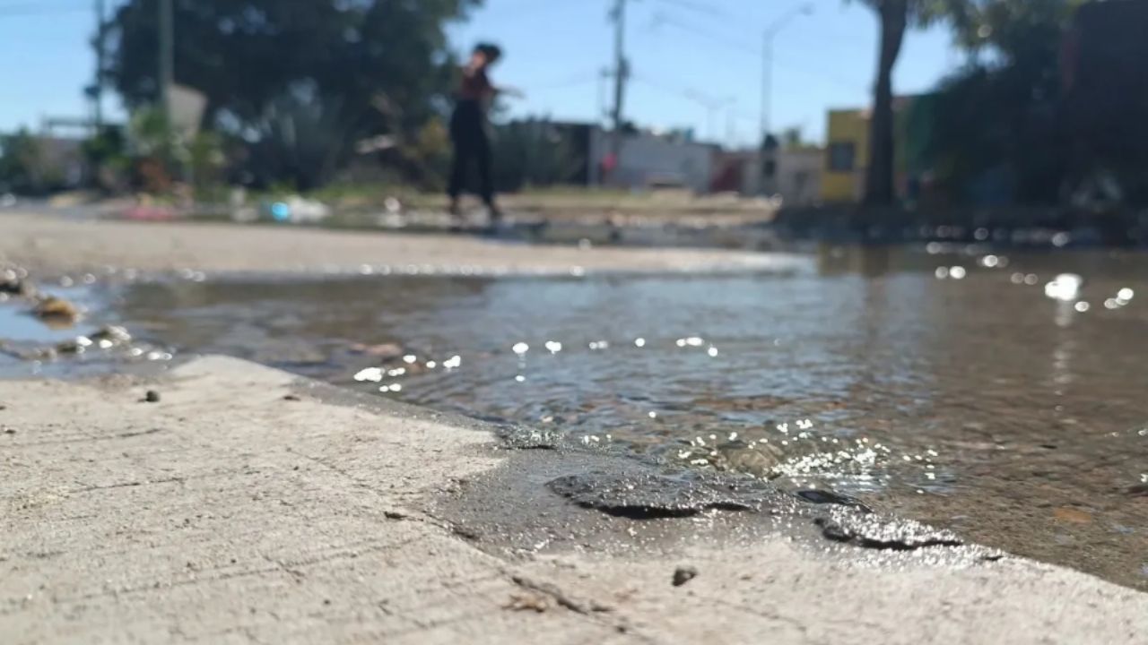 Fugas de agua complican el abastecimiento en el oriente del municipio de Navojoa, alertan autoridades