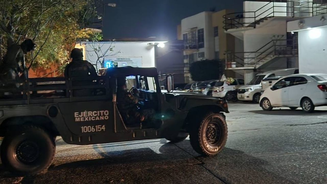 Mujer es asesinada por un hombre encapuchado en la recámara de una vivienda en Culiacán