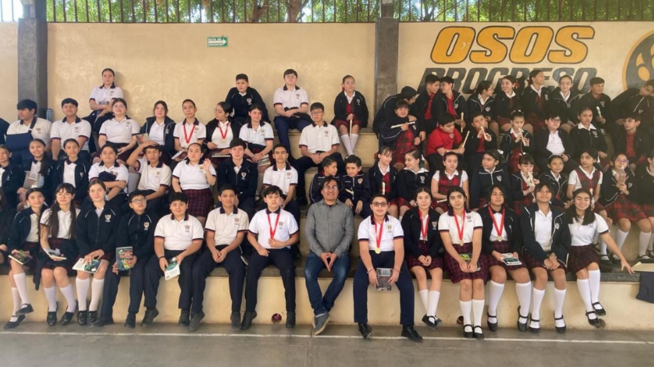 Estudiantes en Navojoa comparten experiencias con ganador del Premio Nacional de Cuento