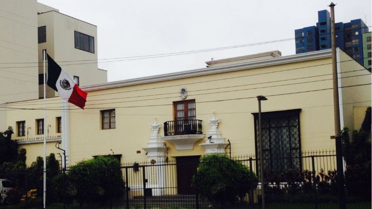 Perú reitera que no piensa invadir embajada de México para detener a exprimera ministra