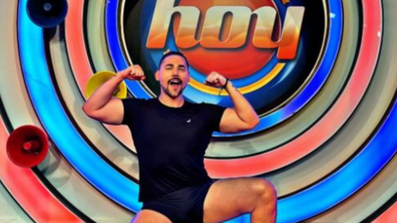 ¿Televisa lo obligó? Conductor de ‘Hoy’ se dice forzado a salir del clóset y presenta a su pareja