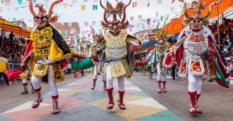 El carnaval Oruro es de los más grandes de latinoamericanos