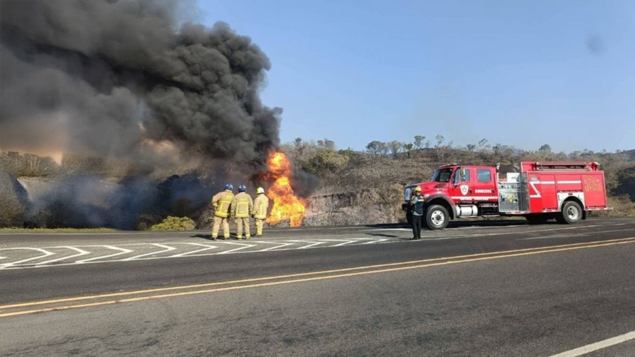 Explosión e incendio de ducto de Pemex deja tres personas muertas y seis heridas en Oaxaca