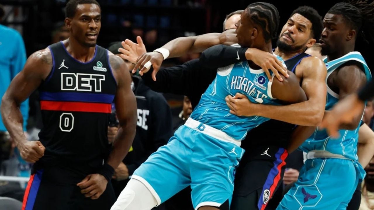 Llueven suspensiones a jugadores tras pelea campal entre los Pistons y Hornets en la NBA