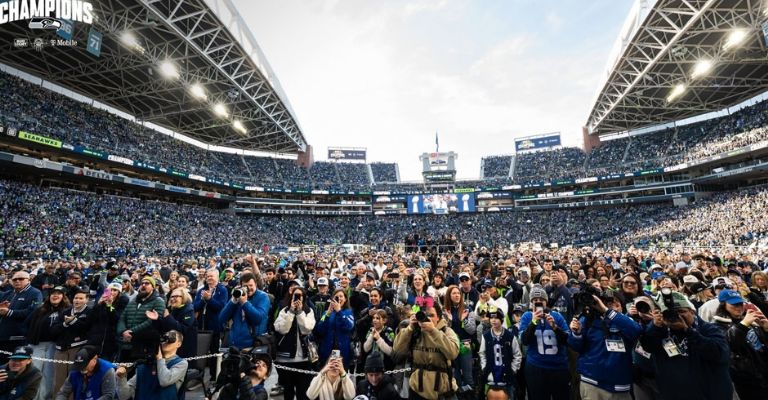 El desfile inició en el Lumen Field