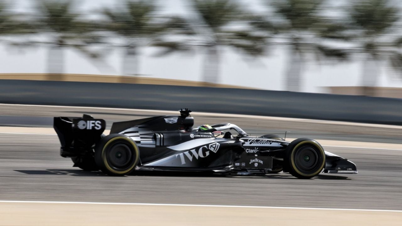 ‘Checo’ Pérez causa bandera roja en la F1; Cadillac presenta problemas de motor en la pretemporada