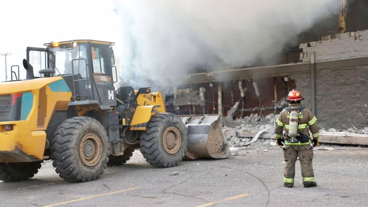 Autoridades contienen 100% de incendio en Sam’s de Hermosillo; reportan un bombero lesionado