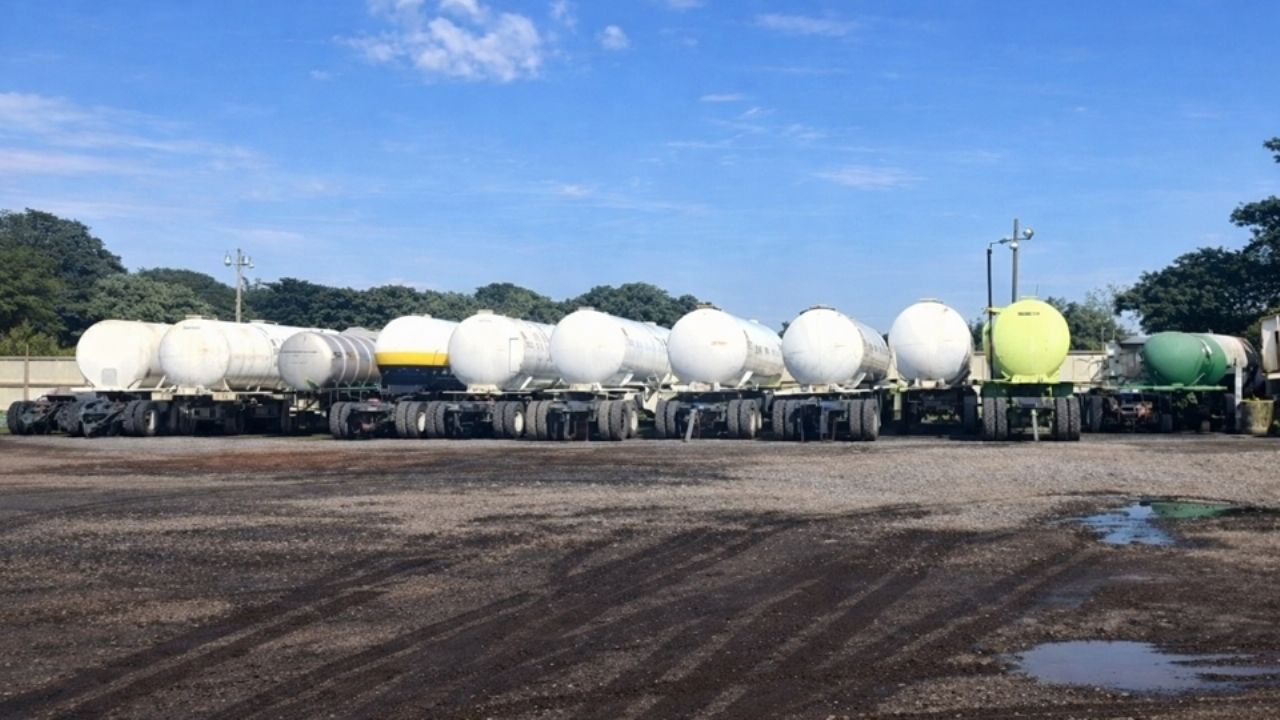 Duro golpe al huachicol: Incautan 149 vehículos y 82 mil litros de combustible en Veracruz