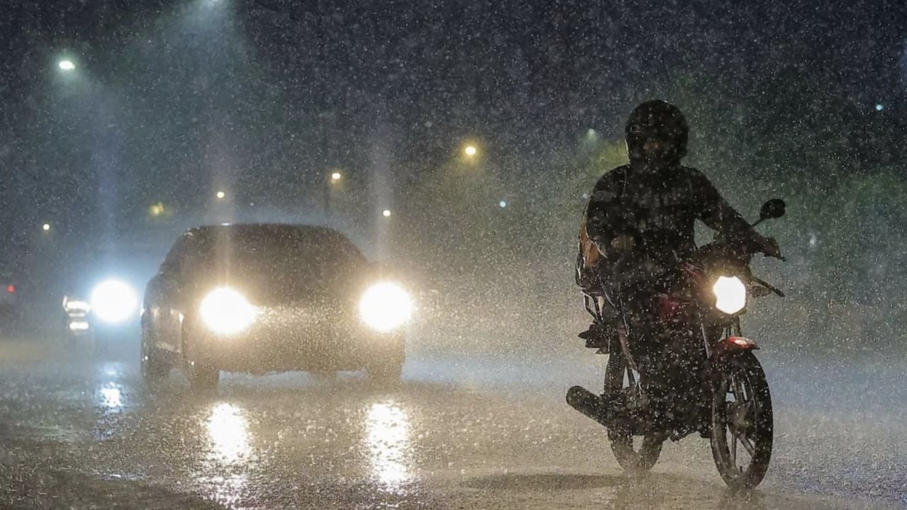 Clima HOY miércoles 18 de marzo en la NOCHE: Prevén LLUVIAS y CHUBASCOS en estas regiones