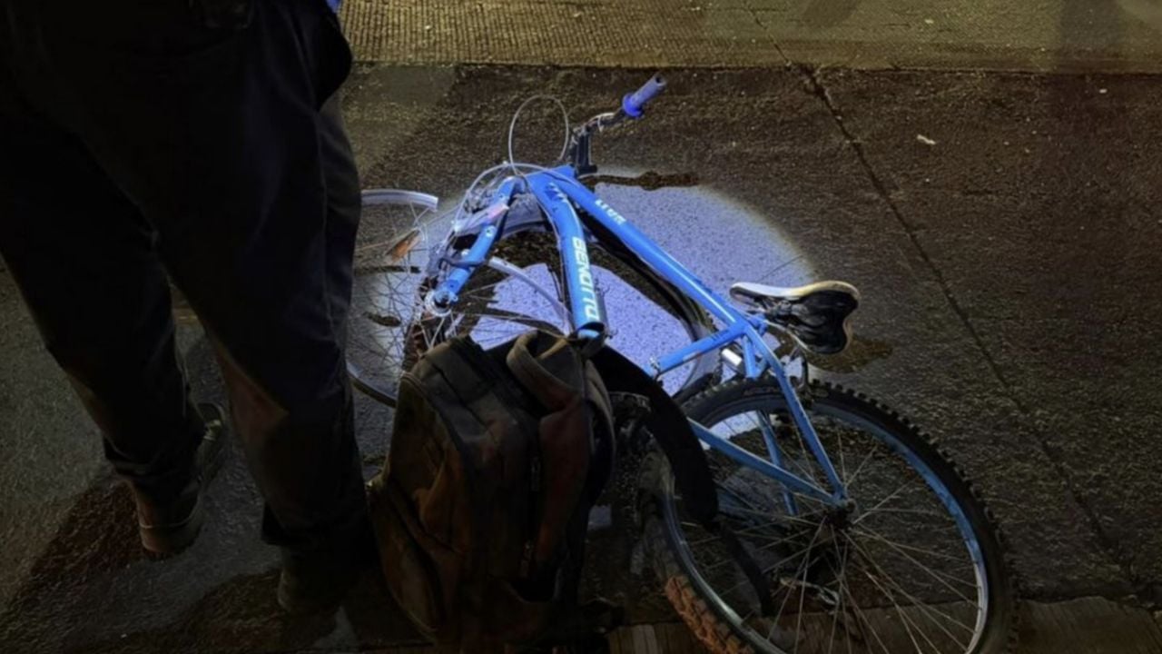 Fuerte accidente en Monterrey deja una víctima: Ciclista es atropellado por unidad de Ecovía