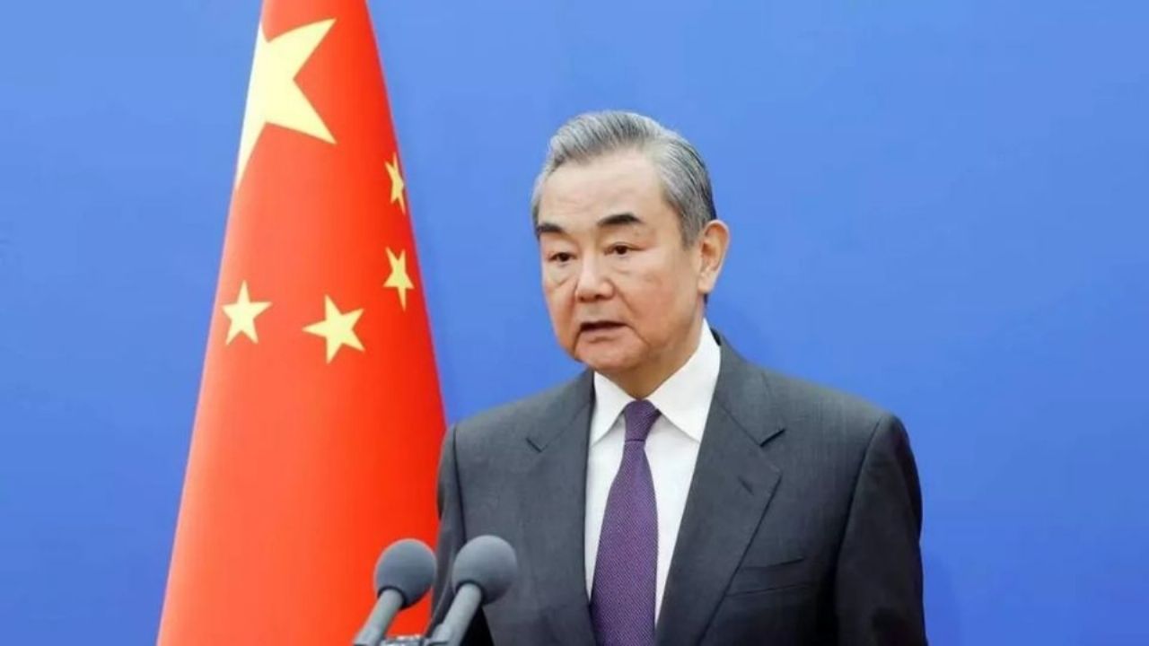 China estaría dispuesta a aportar “nueva ayuda humanitaria” a Ucrania, afirma el ministro Wang Yi