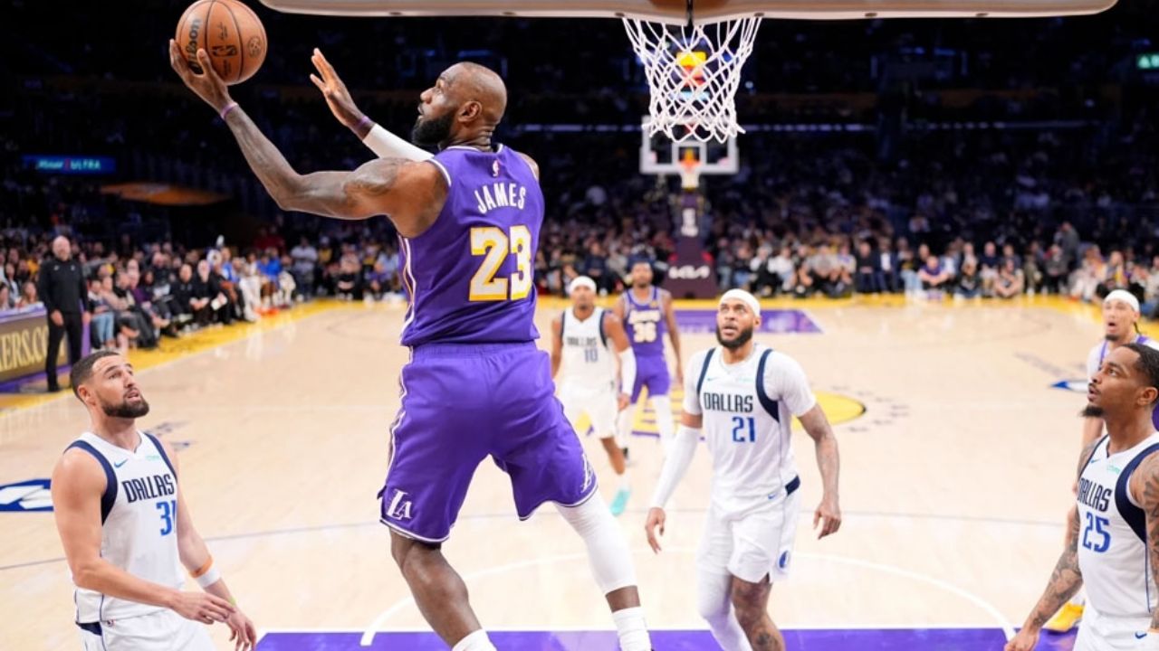 LeBron James suma otro récord; se convierte en el jugador de más edad con un triple-doble