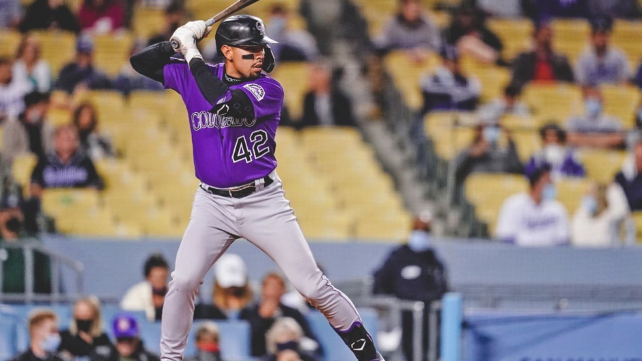 Pelotero mexicano se despide de las Grandes Ligas: Firma contrato con un equipo de la LMB