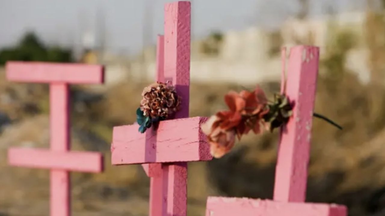 Envuelto en una cobija, localizan el cuerpo sin vida de una mujer en León, Guanajuato