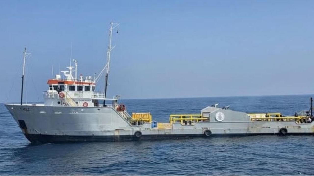 El Salvador incauta embarcación con 6.6 toneladas de cocaína, el mayor decomiso de su historia