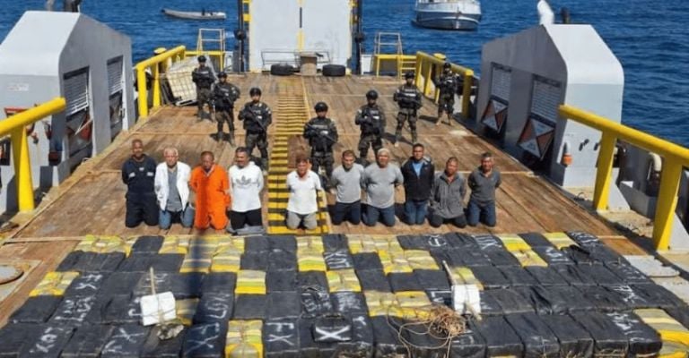 La Marina de El Salvador incautó 6,6 toneladas de cocaína en aguas del Pacífico