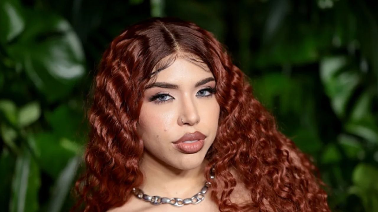 Gobierno de Veracruz elimina VIDEOS del show de Yeri Mua en Carnaval por fumar en el escenario