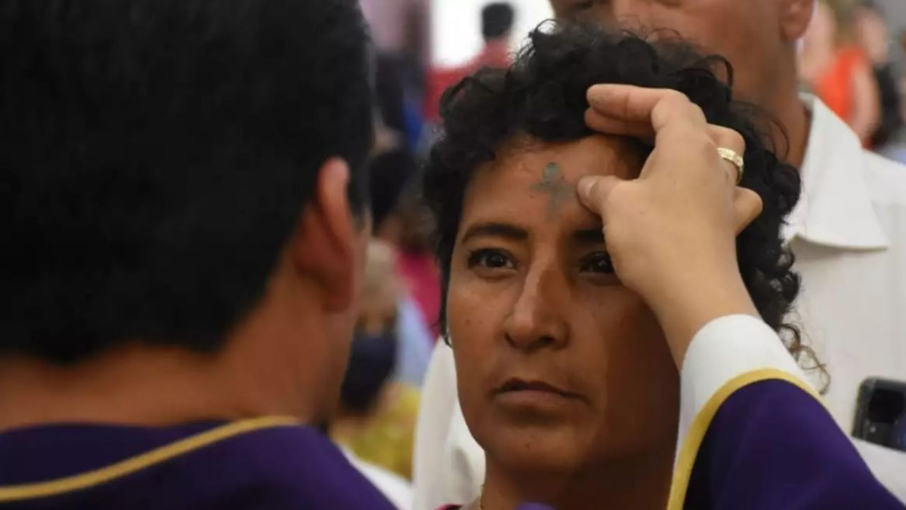 Celebración de Cuaresma inicia con rito del Miércoles de Ceniza; Arquidiócesis de Hermosillo hace llamado a la reflexión