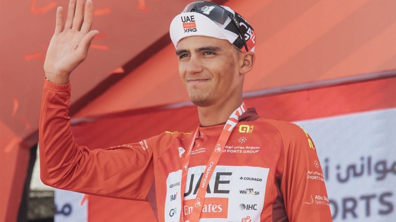 Isaac del Toro destaca y permanece en el top 10 del UAE Tour tras la etapa de contrarreloj