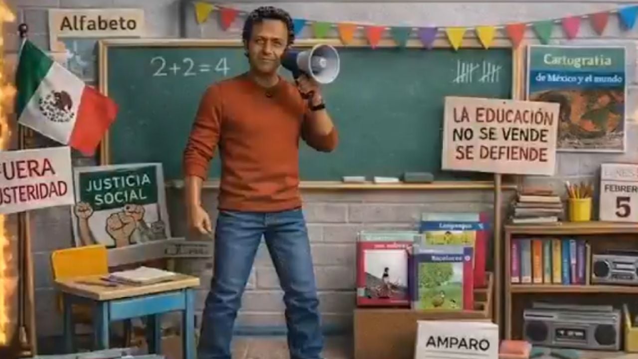 (VIDEO) Entre memes y burlas, Salinas Pliego exhibe figura de Marx Arriaga con sello de “rechazado”