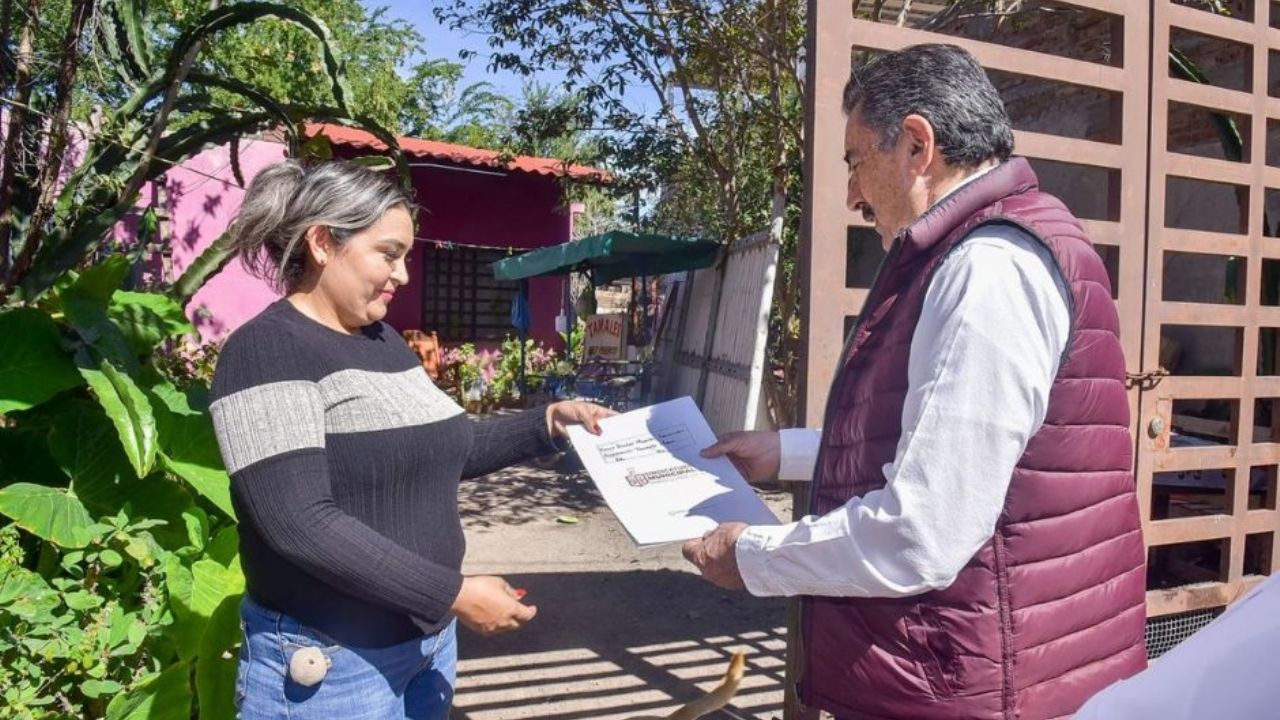Javier Lamarque consolida certeza jurídica con entrega de escrituras a familias vulnerables en Ciudad Obregón