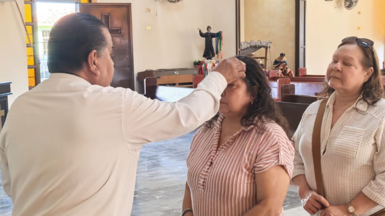 Cajemenses acuden a imposición de ceniza; Felipe Pozos Lorenzini hace llamado a la comunidad católica