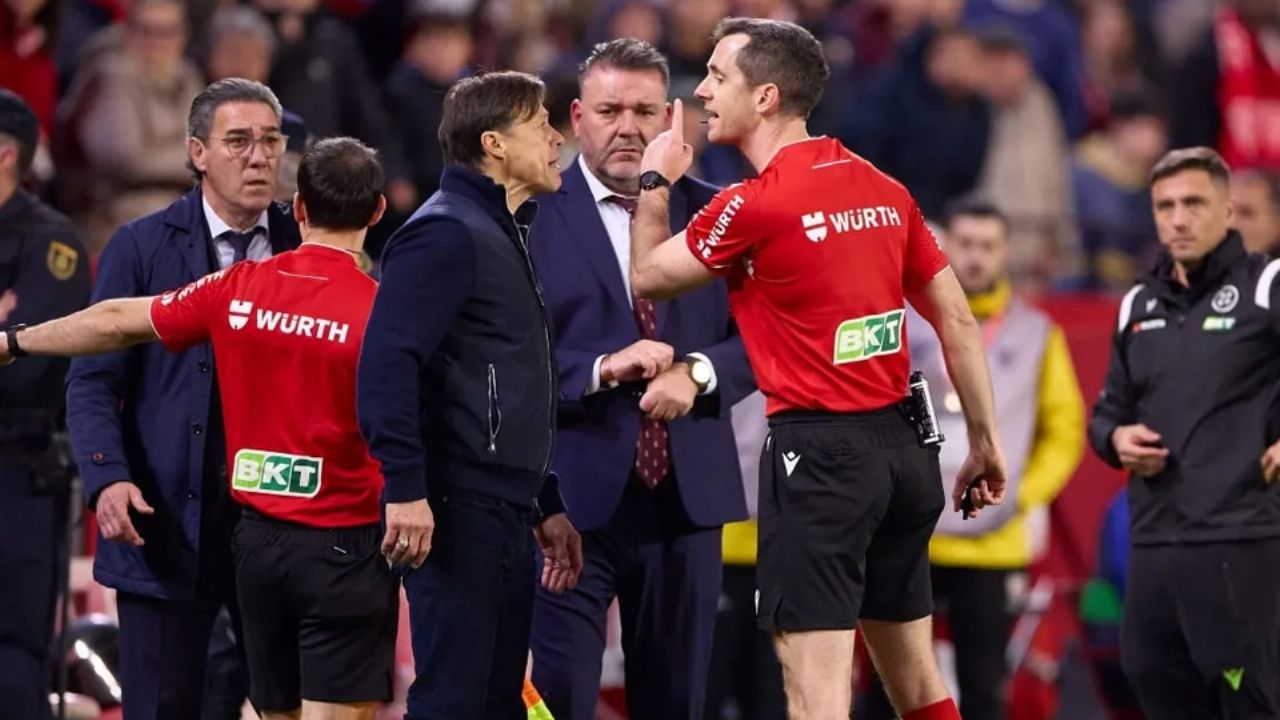 LaLiga da a conocer una dura sanción contra Matías Almeyda, actual entrenador del Sevilla