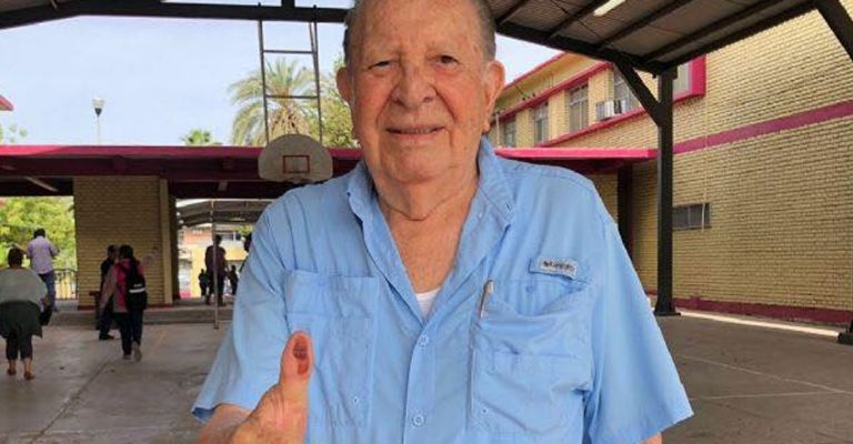 De igual manera, participó en la política