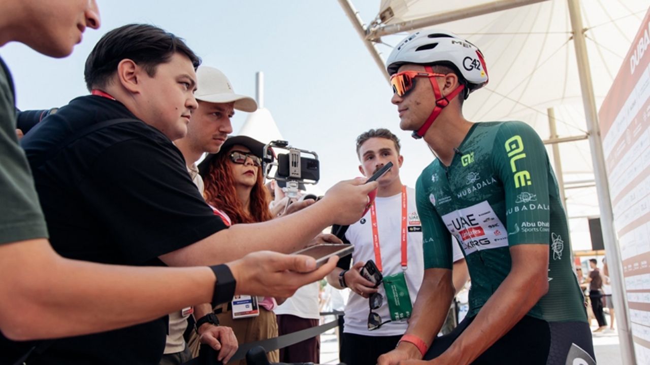 Isaac del Toro se mantiene en la pelea por el título del UAE Tour 2026 luego de 5 etapas disputadas
