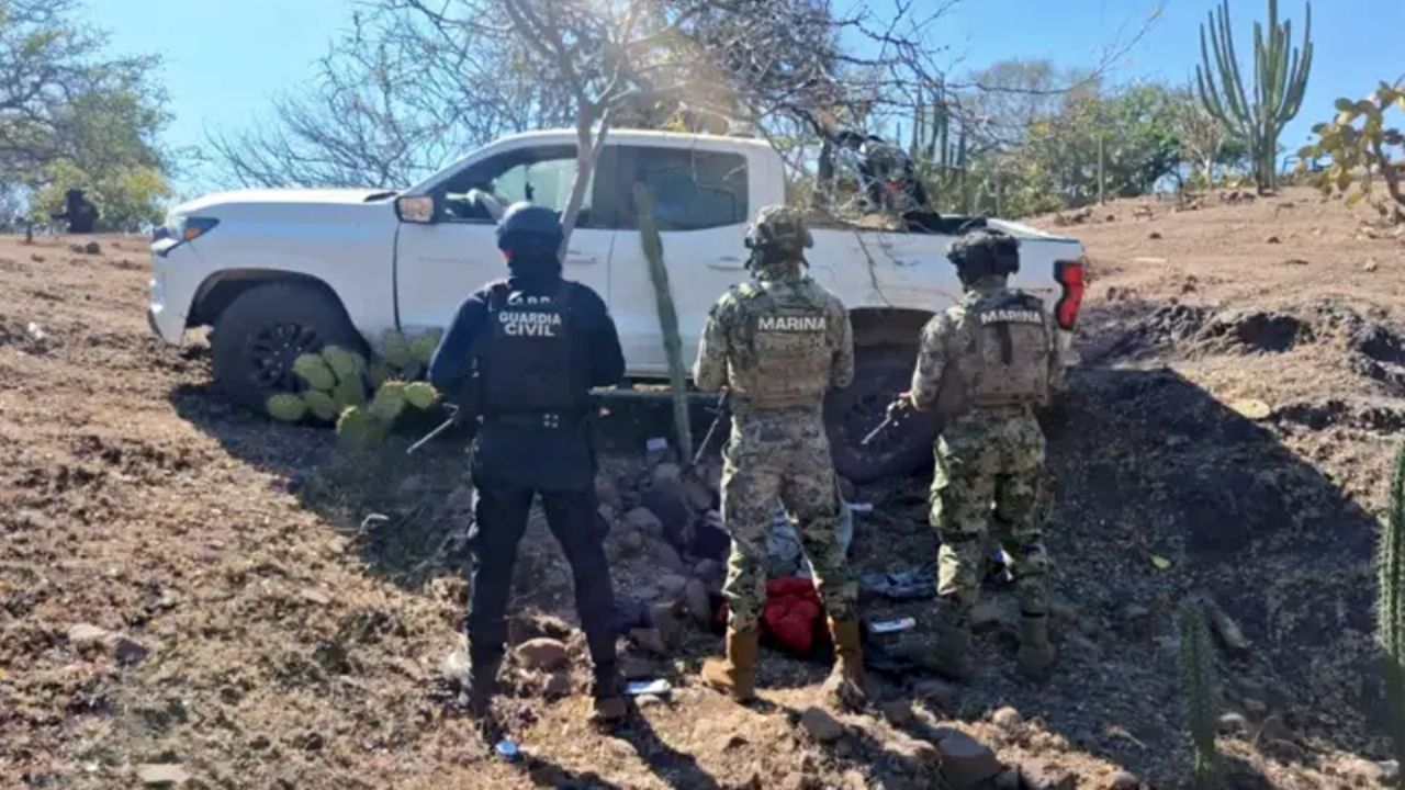 Marinos son atacados a balazos en Michoacán; gatilleros huyeron y abandonaron sus vehículos