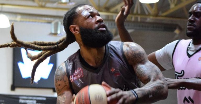 Moss fue quien encabezó la ofensiva emplumada