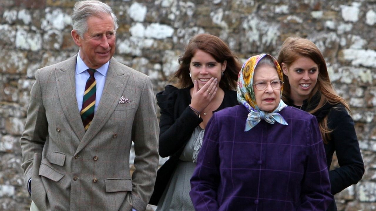 La Princesas de Beatrice y Eugenia de York tendrían pláticas con el Rey Carlos III de su futuro
