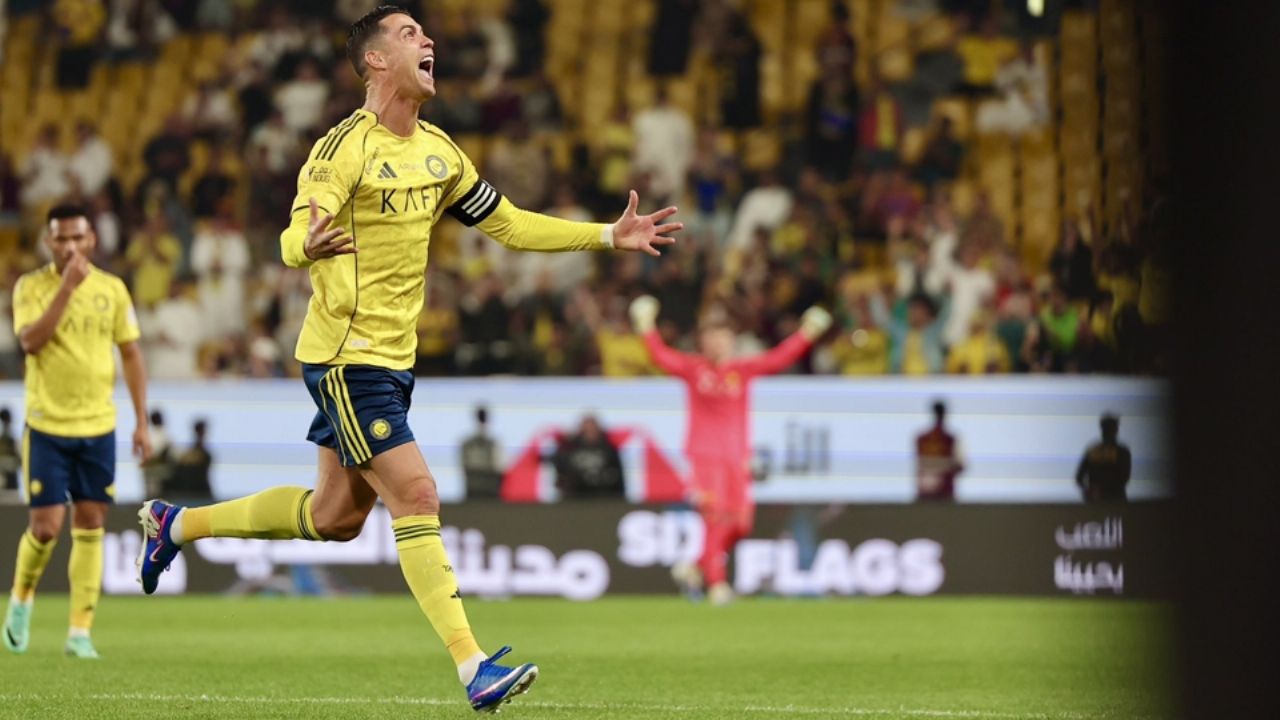 Cristiano Ronaldo marca doblete y recorta distancia a Julián Quiñones en la Saudi Pro League