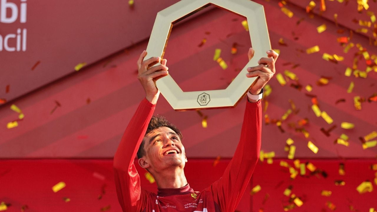 ¡Orgullo nacional! El mexicano Isaac del Toro es campeón del UAE Tour 2026; así hizo HISTORIA