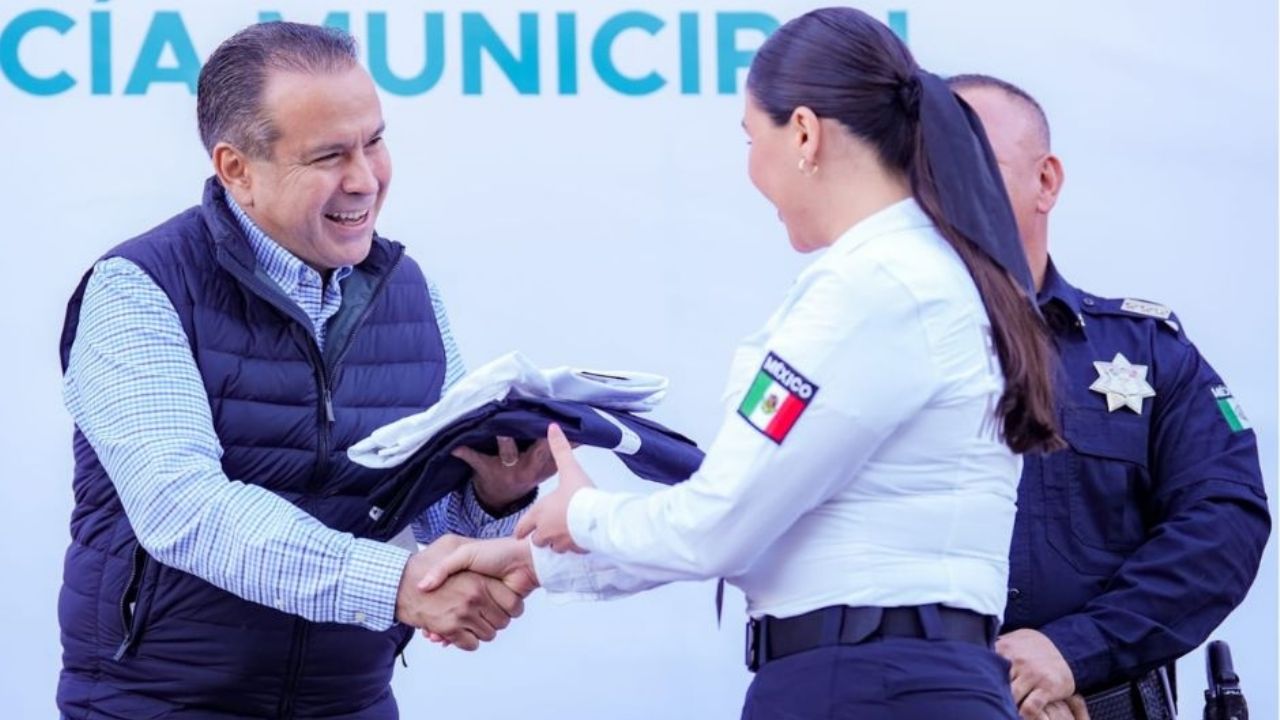 ‘Toño’ Astiazarán refuerza con más equipamiento a policías municipales de Hermosillo