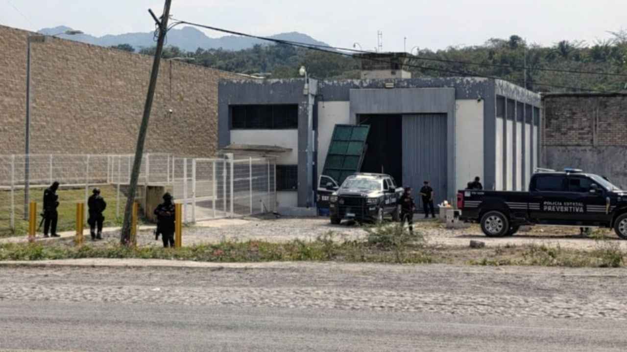 Fiscal de Jalisco confirma fuga de 23 reos tras bloqueos y enfrentamientos en Puerto Vallarta