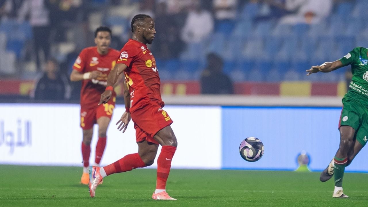 Llegó el 22: Julián Quiñones vuelve a marcar y pelea por el título de goleo en la Saudi Pro League