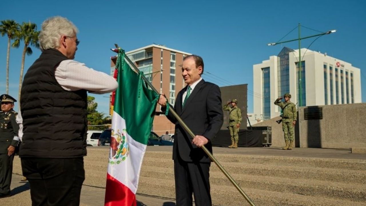 Durazo y Sheinbaum encabezan homenaje al lábaro patrio con toma de protesta a escoltas en enlace nacional