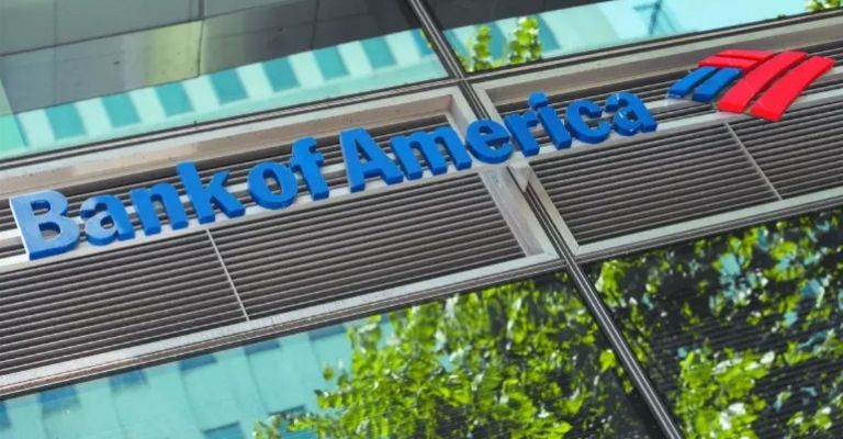 Trump considera un decreto para que bancos verifiquen la ciudadanía