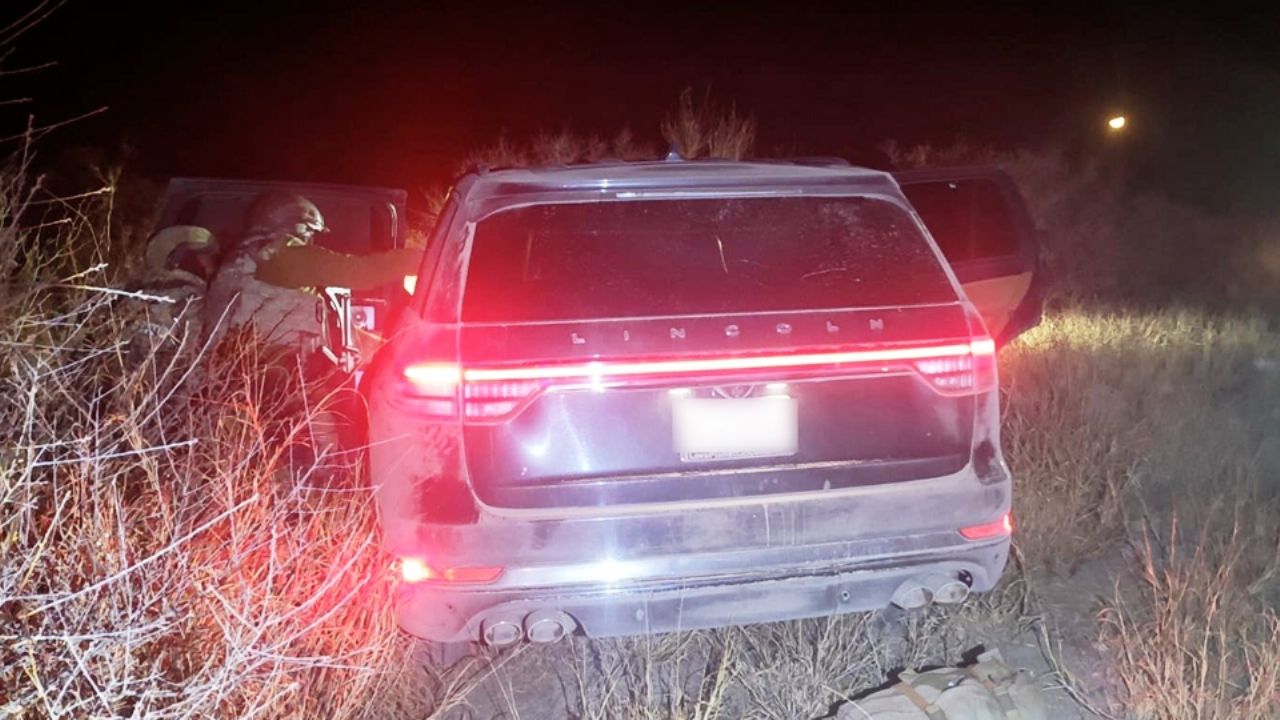 Se enfrentan a balazos militares y sicarios en carretera de Chihuahua; un agresor fue abatido
