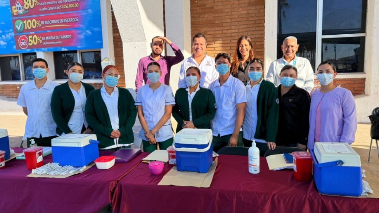 Aplican vacunas contra el sarampión en el Palacio Municipal de Navojoa