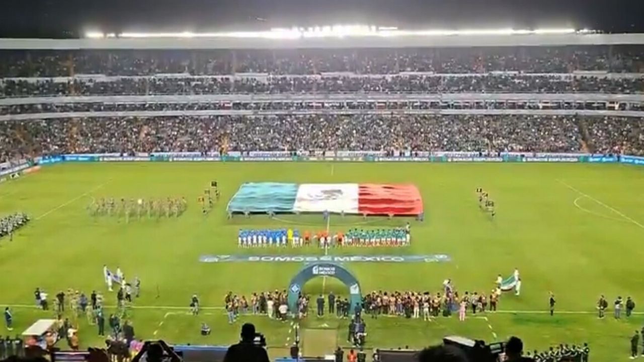 VIDEO: Así fue el homenaje a militares fallecidos antes iniciar el partido México vs Islandia