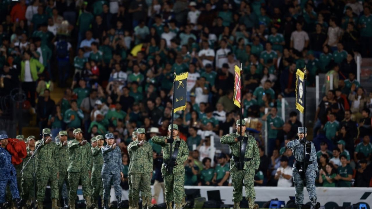Sheinbaum reacciona al homenaje a militares caídos en partido México vs Islandia