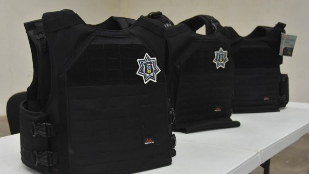 Elías Retes entrega fornituras y chalecos balísticos a seguridad municipal de Navojoa