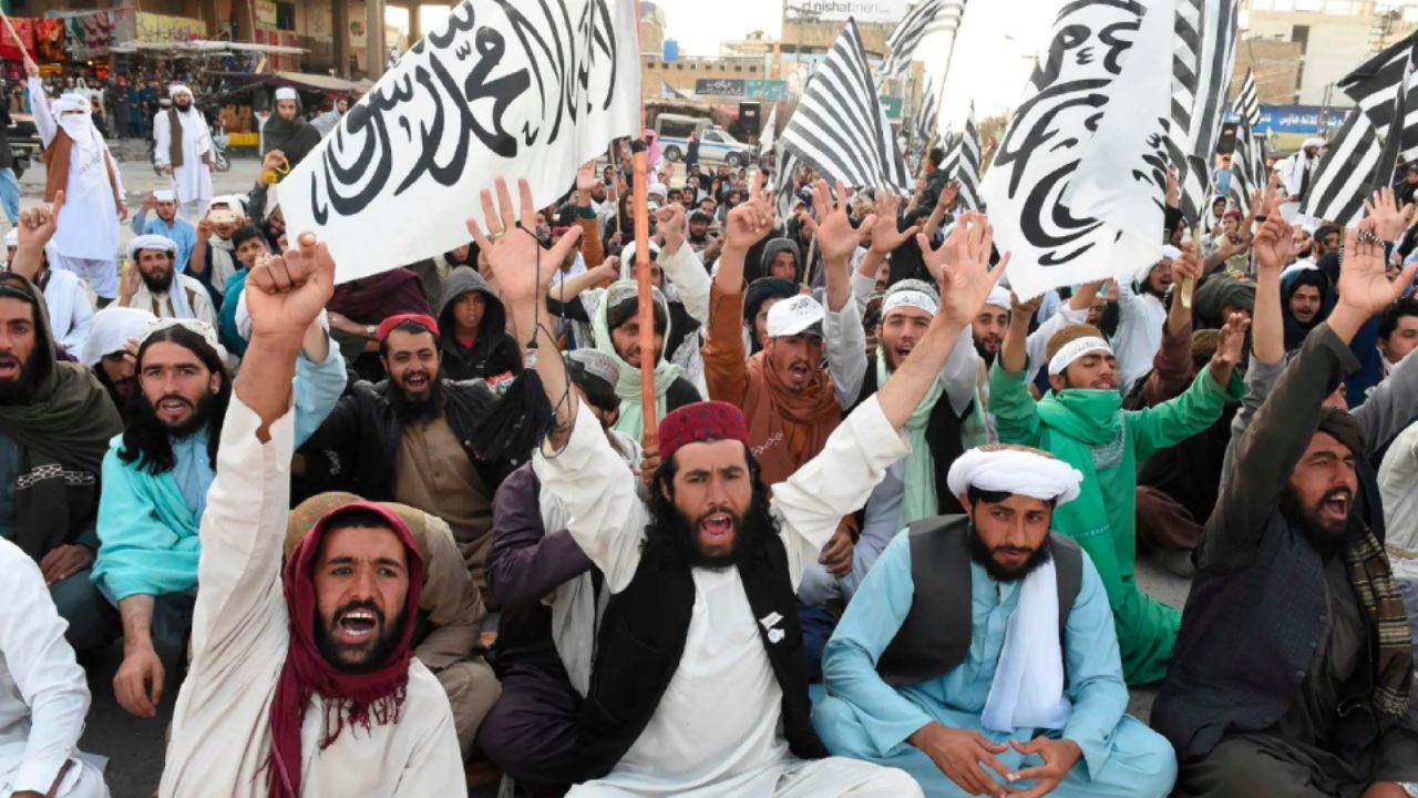 Pakistán CONFIRMA casi 300 talibanes muertos en ataques en Afganistán tras balance oficial ACTUALIZADO